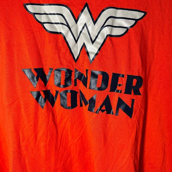 Wonder Woman  2 piece Pyjama women’s size M - Picture 2 of 7
